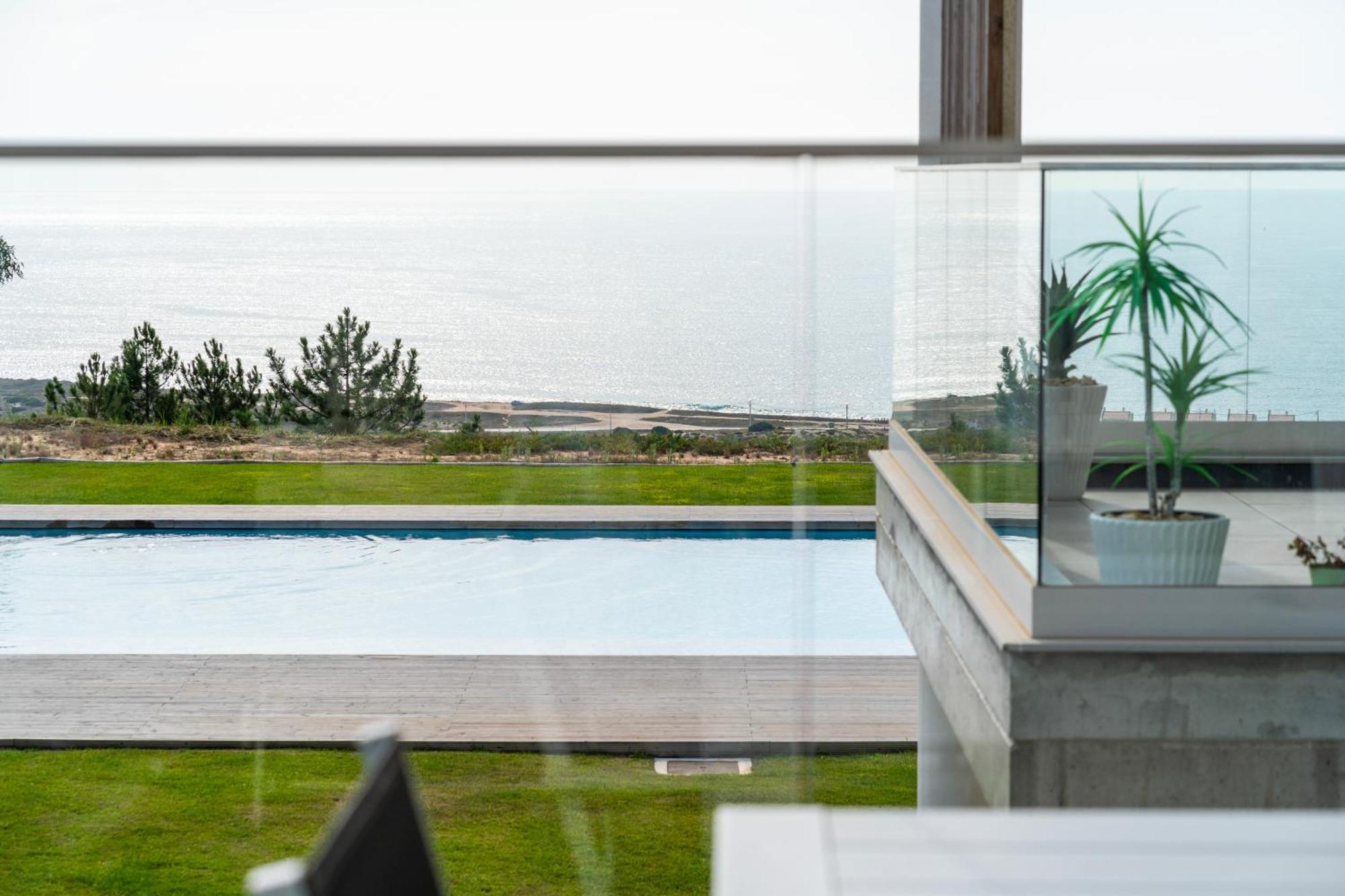Mar A Vista - Condominium With Pool, Gym And Sea Views Nazare Room photo